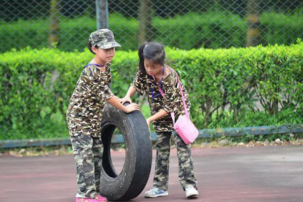 深圳暑假军训夏令营，体验不一样的军事活动！