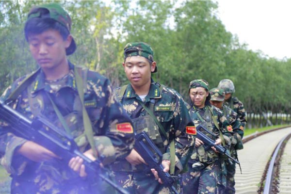 深圳小孩军事夏令营，培养学员勇敢顽强的战斗作风