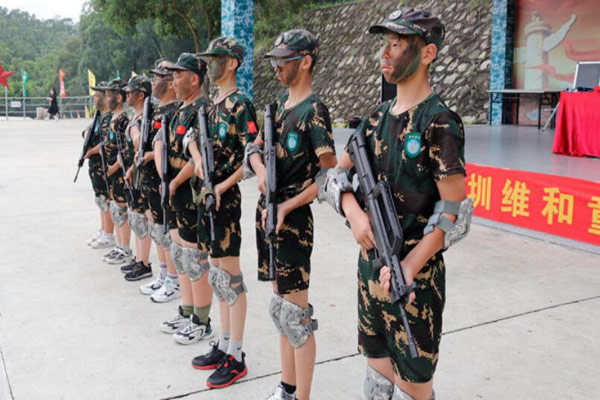 深圳军事化管理的夏令营，让孩子懂得学会分享所得
